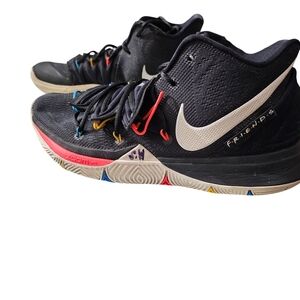 Nike Basketball Shoes Kyrie 5 x Friends Sneakers Black White Men's Size 11.5